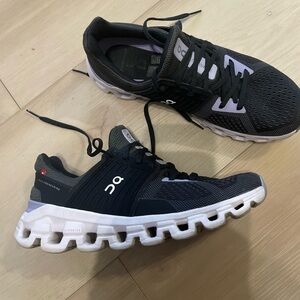 Women’s on cloud shoes size 8